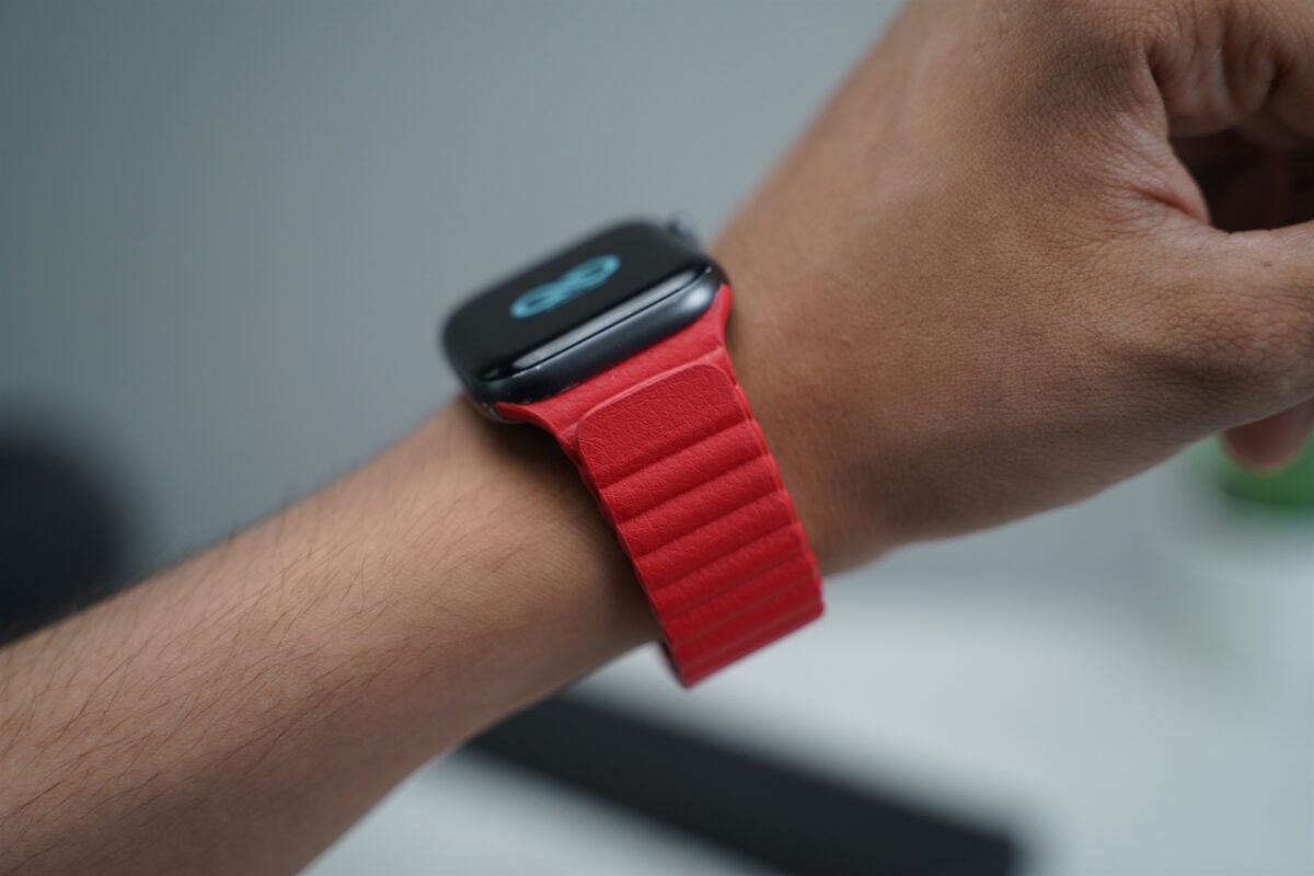 Blood Red Magnetic Leather Loop for Apple Watch 44MM 45MM 46MM Series 4 5 6 7 8 9 10 SE SE 2 Gen 24 Blood Red Magnetic Leather Loop for Apple Watch 44MM 45MM 46MM Series 4 5 6 7 8 9 10 SE SE 2 Gen