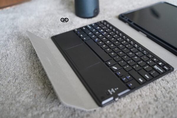 iPad Air 4 Smart Keyboard Case with touch pad - Image 16