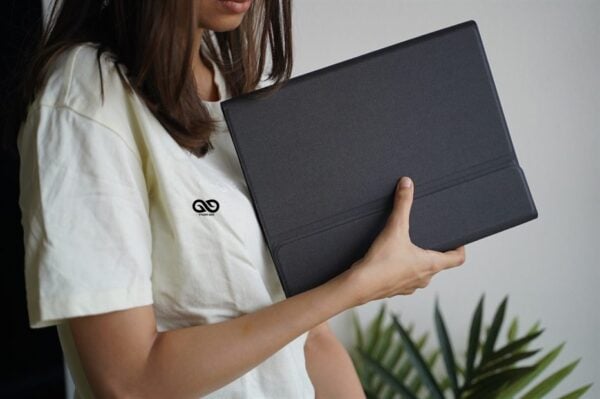 iPad Air 4 Smart Keyboard Case with touch pad - Image 17
