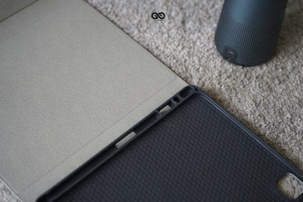 iPad Air 4 Smart Keyboard Case with touch pad - Image 19