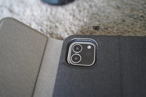iPad Air 4 Smart Keyboard Case with touch pad - Image 21