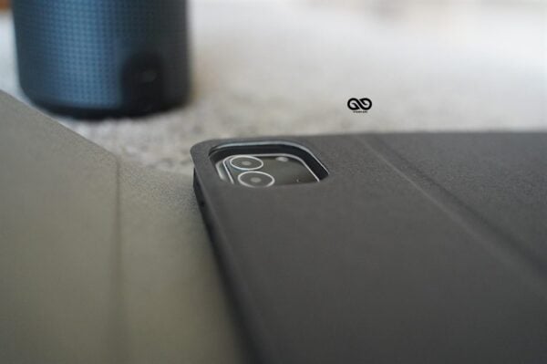 iPad Air 4 Smart Keyboard Case with touch pad - Image 3
