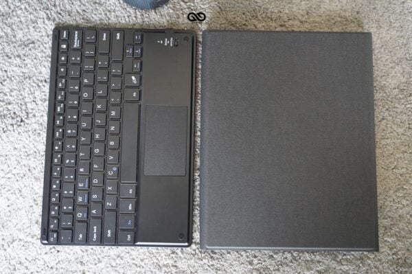 iPad Air 4 Smart Keyboard Case with touch pad - Image 5