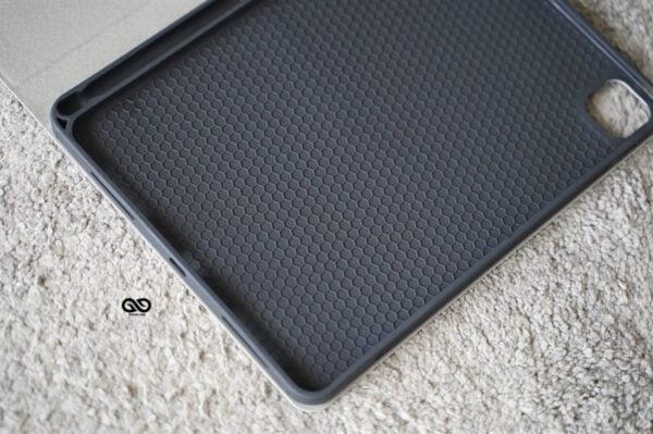iPad Air 4 Smart Keyboard Case with touch pad - Image 6