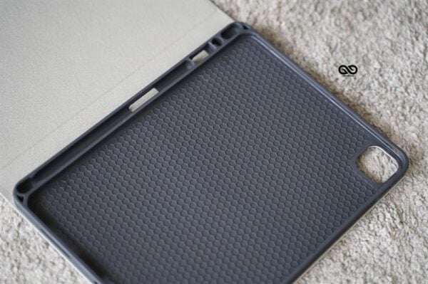 iPad Air 4 Smart Keyboard Case with touch pad - Image 8