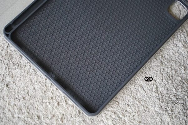 iPad Air 4 Smart Keyboard Case with touch pad - Image 9