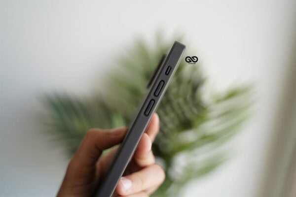 Gradient Black Ultra Thin Case for iPhone 13 - Image 8