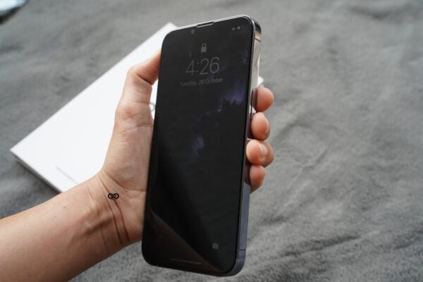 Privacy Tempered Glass For iPhone 13 Pro - Image 19