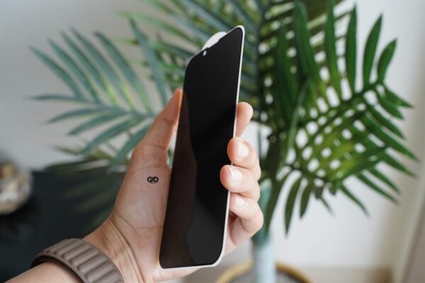 Privacy Tempered Glass For iPhone 13 Pro - Image 8