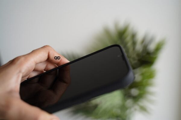 Carbon Defender Case for iPhone 13 Mini - Image 15