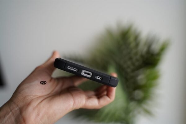 Carbon Defender Case for iPhone 13 Mini - Image 14