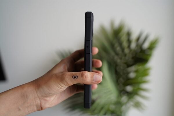 Carbon Defender Case for iPhone 13 Mini - Image 12