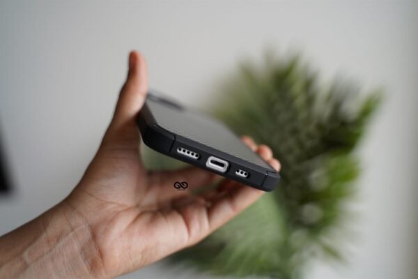 Carbon Defender Case for iPhone 13 Mini - Image 8