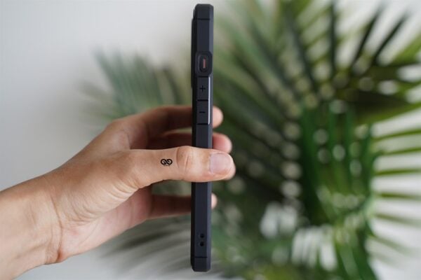 Carbon Defender Case for iPhone 13 Pro Max - Image 5