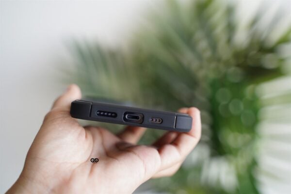 Carbon Defender Case for iPhone 13 Pro Max - Image 10