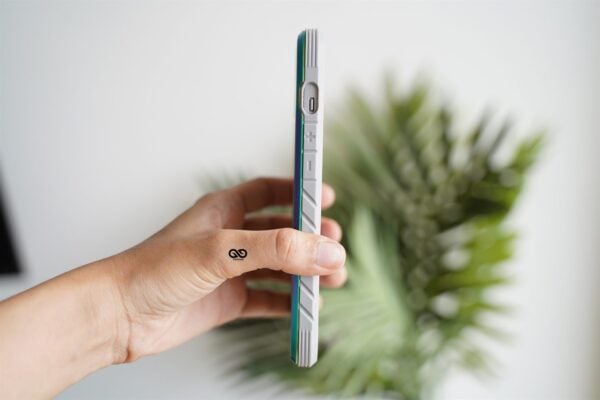 Iridescent Tactical Defense Case For iPhone 14 Plus - Image 17