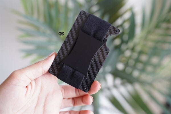Minimal Card Holder with Cash Strap - Image 40