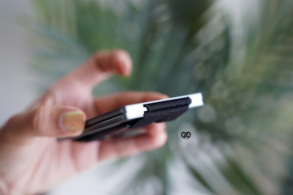 Minimal Card Holder with Cash Strap - Image 42