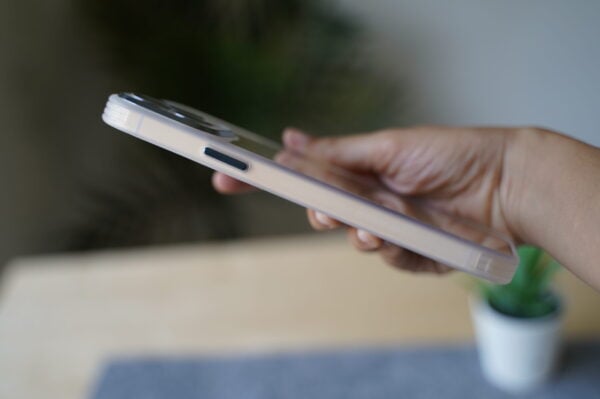 Transparent Case with Colored Border and Camera Lens Protector - Image 106