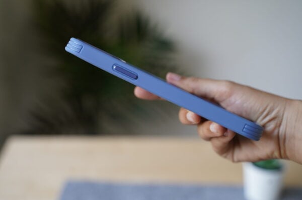 Transparent Case with Colored Border and Camera Lens Protector - Image 24