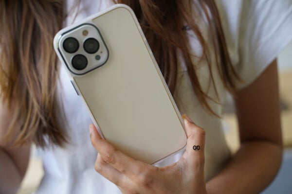Transparent Case with Colored Border and Camera Lens Protector - Image 28