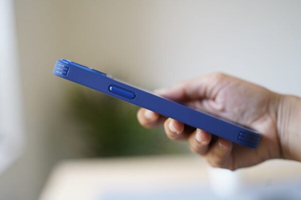 Transparent Case with Colored Border and Camera Lens Protector - Image 38