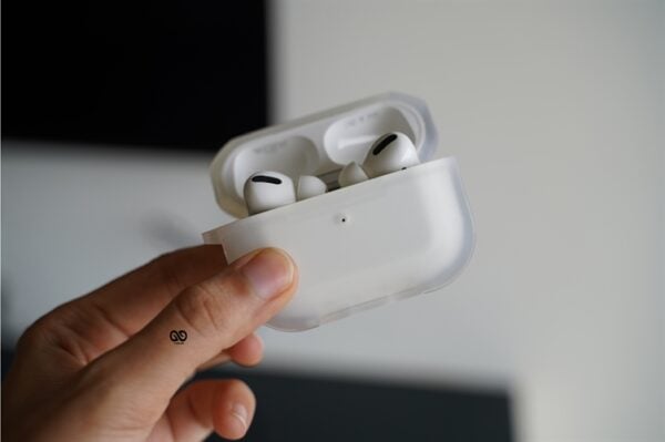 Rugged Translucent Airpods Pro Case - Image 7