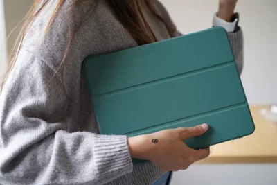 Ultra Hybrid iPad Case