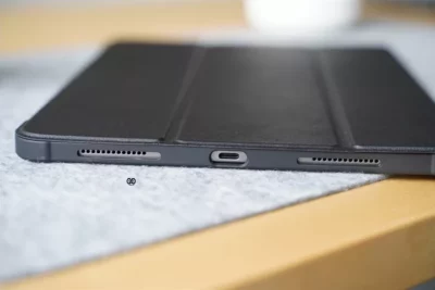 Ultra Hybrid iPad Case