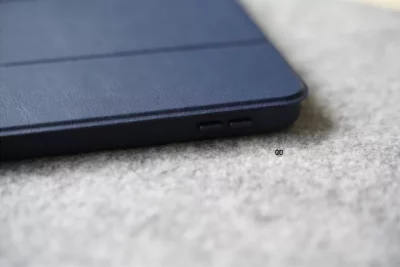 Ultra Hybrid iPad Case