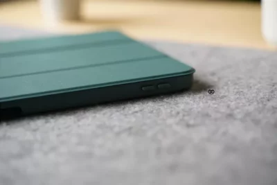 Ultra Hybrid iPad Case
