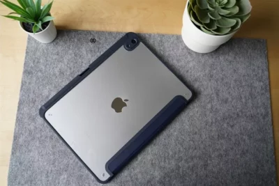 Ultra Hybrid iPad Case
