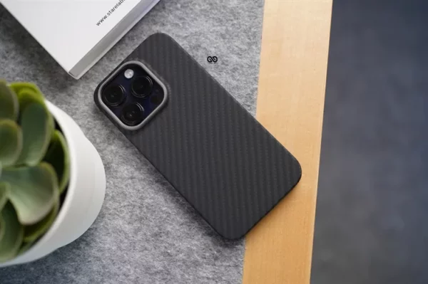 Magsafe Real Aramid Carbon Fiber Case for iPhone 14 Pro - Image 4