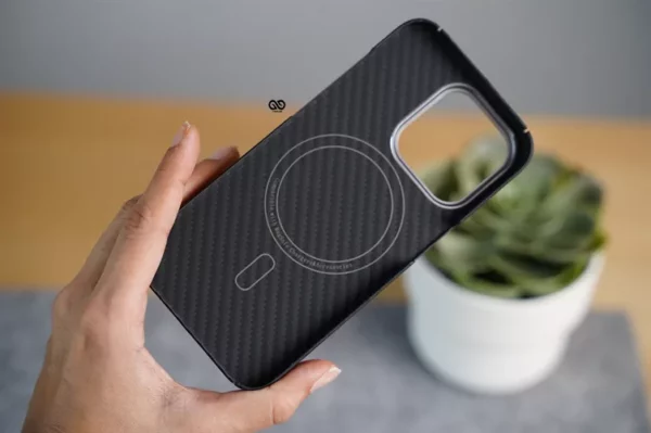 Magsafe Real Aramid Carbon Fiber Case for iPhone 14 Pro - Image 8