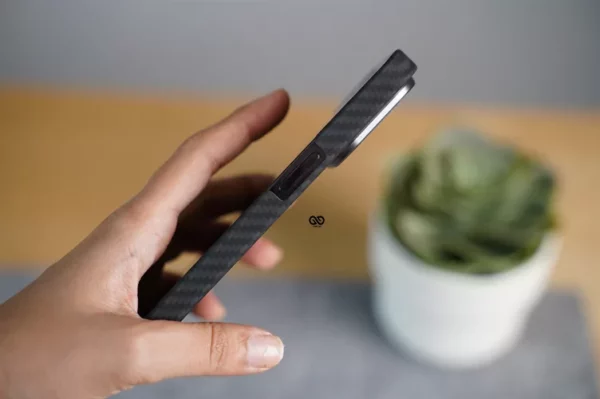 Magsafe Real Aramid Carbon Fiber Case for iPhone 14 Pro - Image 10