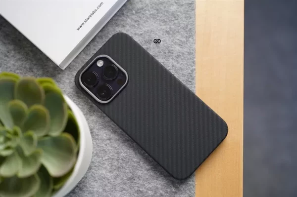 Magsafe Real Aramid Carbon Fiber Case for iPhone 14 Pro - Image 5