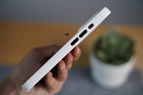 Magsafe Minimal Slim Hard Case With Microfibre Lining - Image 21