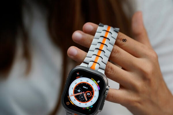 Titanium/Orange Link Chain Strap For Apple Watch 49 MM Series Ultra/Ultra 2 - Image 13