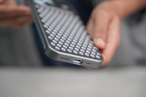 Aero Mesh Metallic Case - Image 5