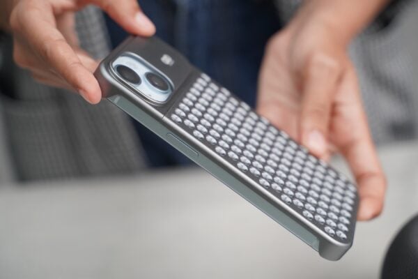 Aero Mesh Metallic Case - Image 4