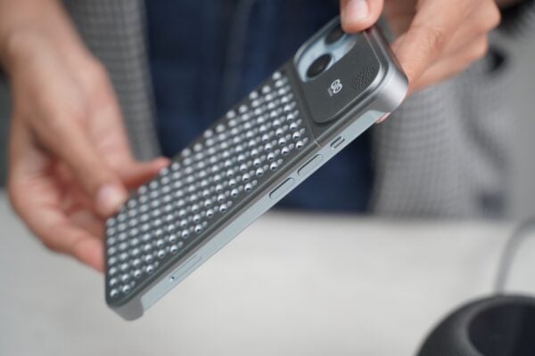 Aero Mesh Metallic Case - Image 3