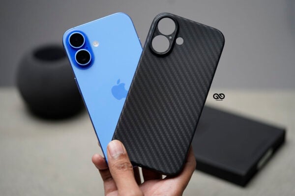 Carbon Ultra Thin Case for iPhone 16/16Plus/16Pro/16ProMax - Image 9