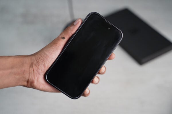 Black Transparent shockproof case with colored border For iPhone 15/15 Plus - Image 9