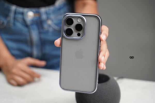 Sierra Blue Transparent shockproof case with colored border For iPhone 15Pro/15Pro Max - Image 2
