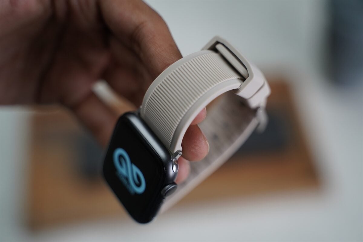 Sand Beige Waterproof Silicone Sports Band with Buckle for Apple Watch 44MM 45MM 46MM Series 4 5 6 7 8 9 10 SE SE 2 Gen