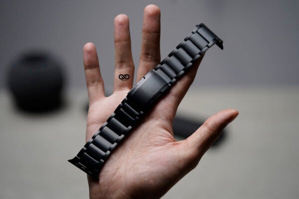 Black Titanium Link Strap For Apple Watch 49 MM Series Ultra/Ultra 2 - Image 4