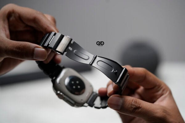 Ultra Modern Titanium Strap For Apple Watch 49 MM Series Ultra/Ultra 2 - Image 2