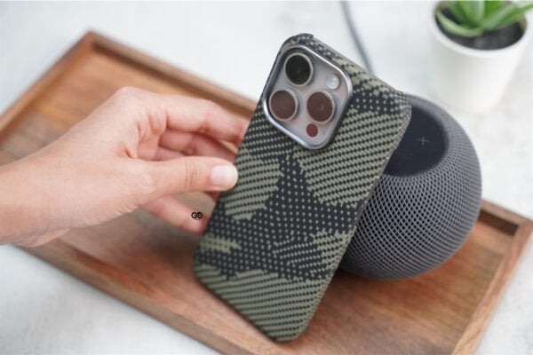 Magsafe Camo Black Yellow Real Aramid  Case for iPhone 15 Pro - Image 10