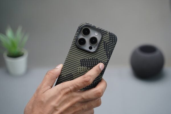 Magsafe Camo Black Yellow Real Aramid  Case for iPhone 15 Pro - Image 19