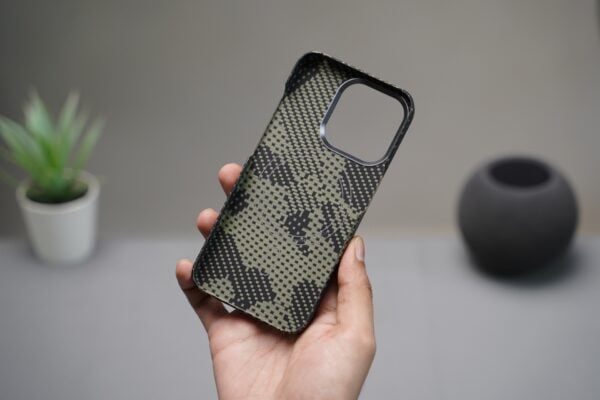 Magsafe Camo Black Yellow Real Aramid  Case for iPhone 15 Pro - Image 6